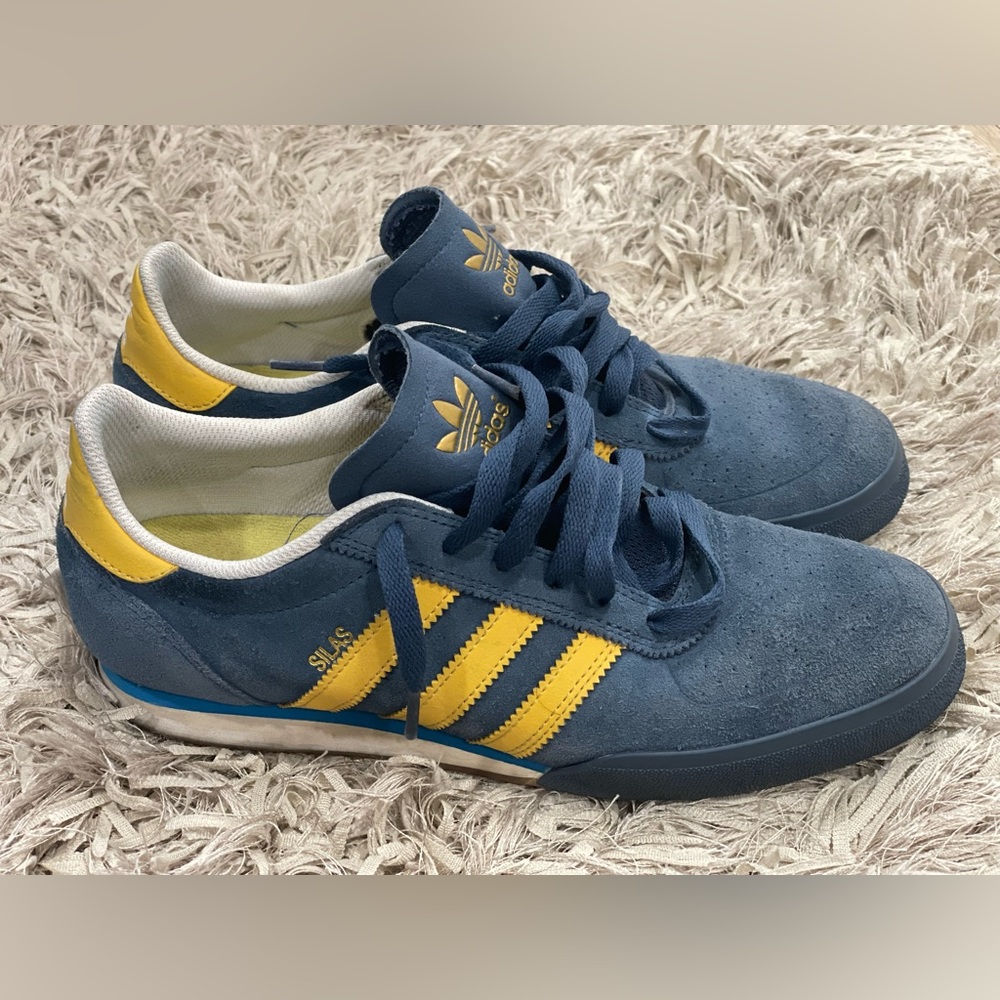 ADIDAS - SILAS SLR - men’s size 8 - color: navy/yellow
